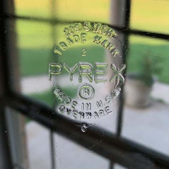 PYREX (2) vintage 9 inch pie pans - Picture 2 of 5